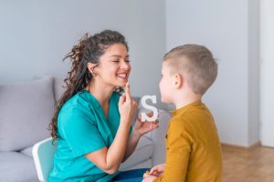 speech and hearing therapist salary